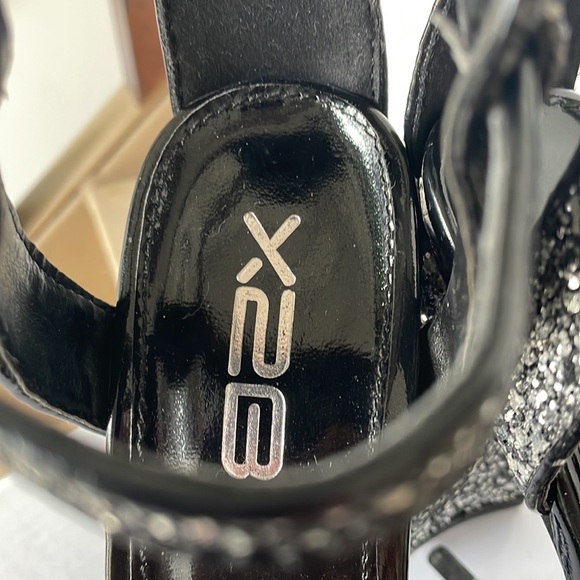 NWT Gorgeous Brand New Sandals with Black Shimmers. - Picture 10 of 15